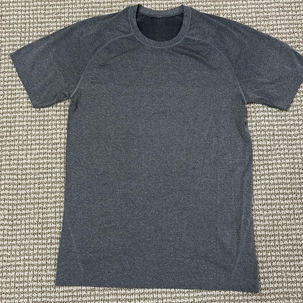 Lululemon Grey Metal Vent Tech Training Shirt - Sz Small